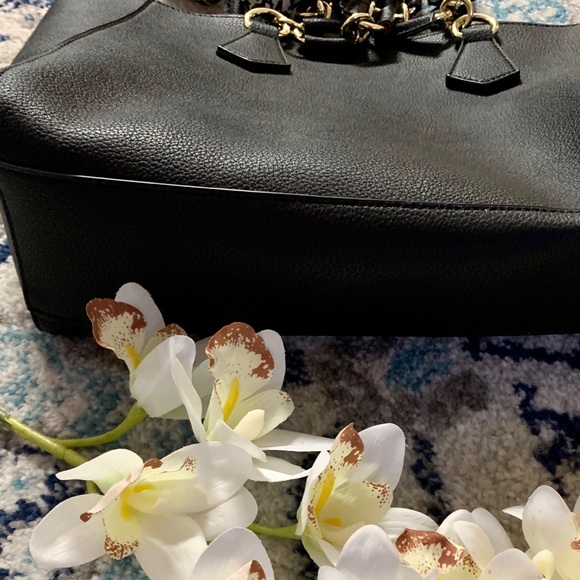 Black Pebbled Leather Shoulder Tote Bag - Picture 7 of 9